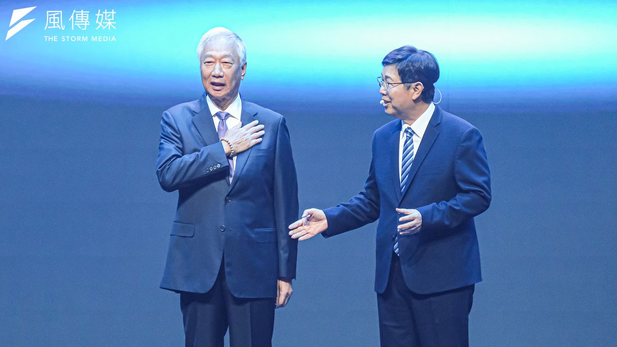 鴻海科技日》郭台銘「滿頭白髮」現身！...