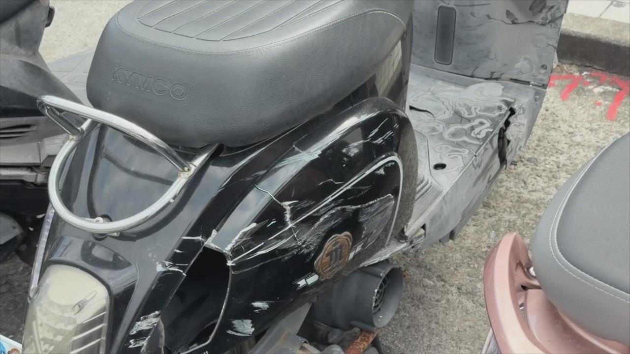 台南車輛失控衝撞安全島 嘉義駕駛誤踩...