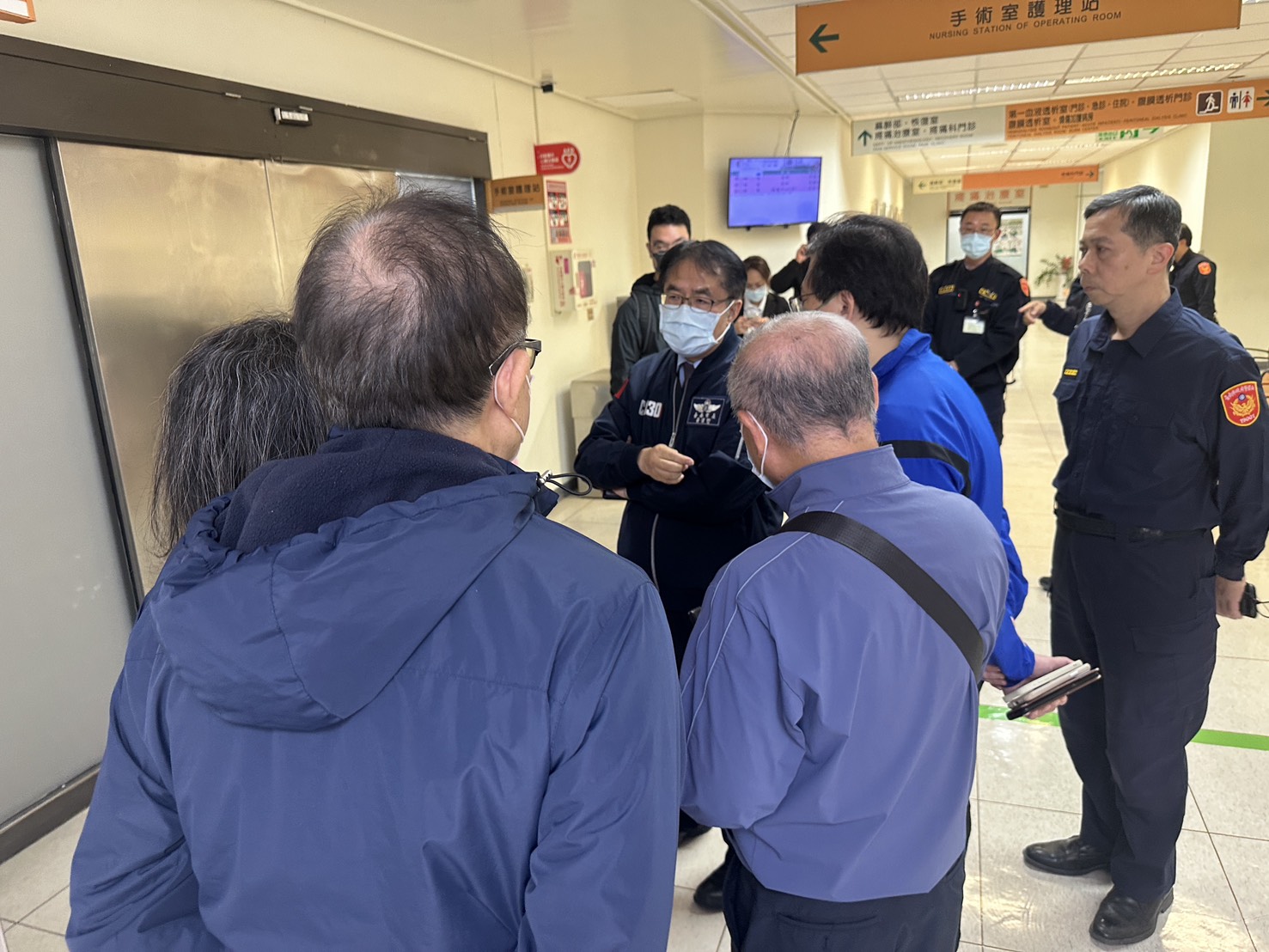 台南驚傳隨機傷人案！「磨腳皮刀」捅傷2人 黃偉哲赴醫院關心傷者