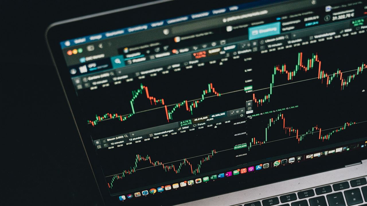 成長股狂噴一年該休息了　金融股接棒這...