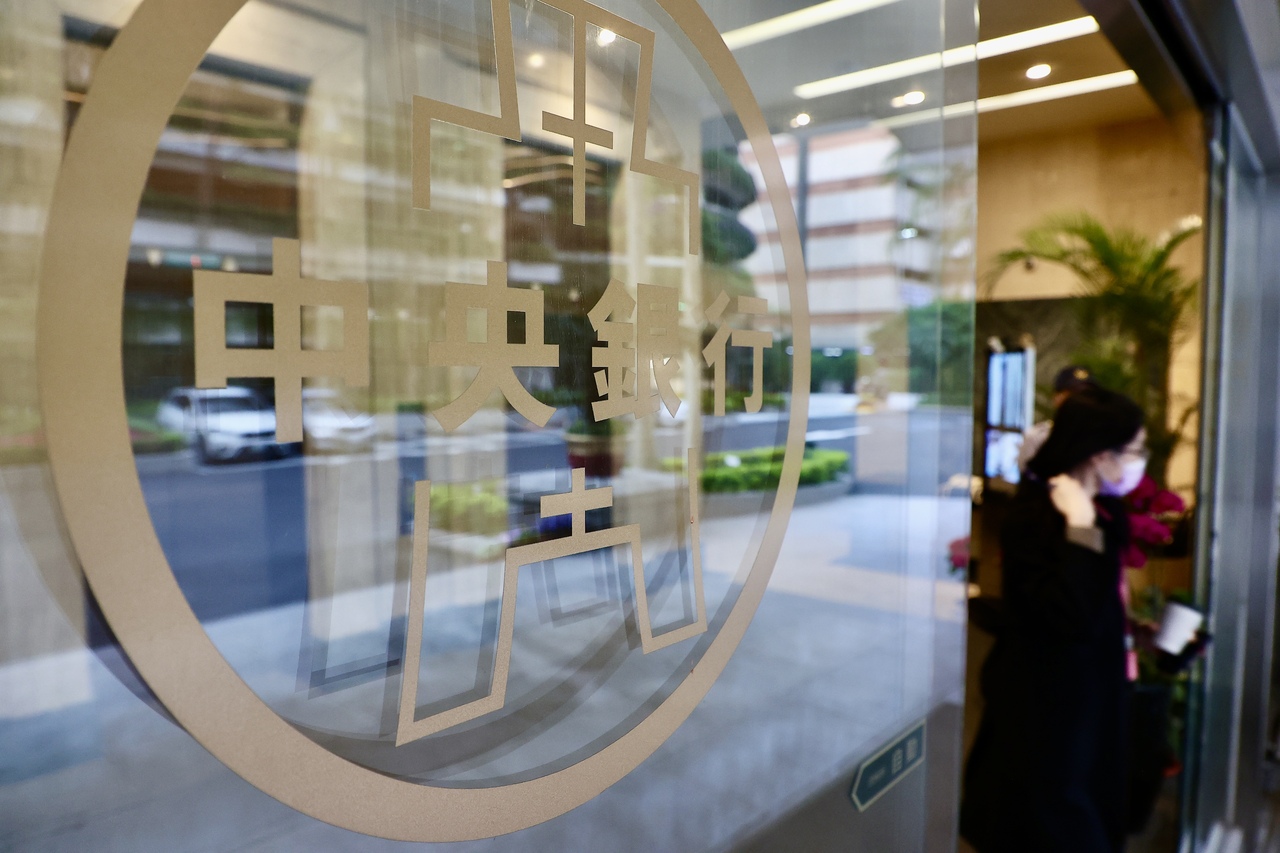 央行打房買氣急凍 專家指「市場現10...