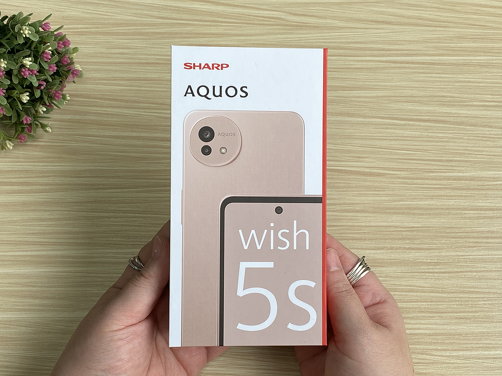 台灣獨賣日系平價機！夏普 SHARP AQUOS wish5s 四防環保手機開箱實測