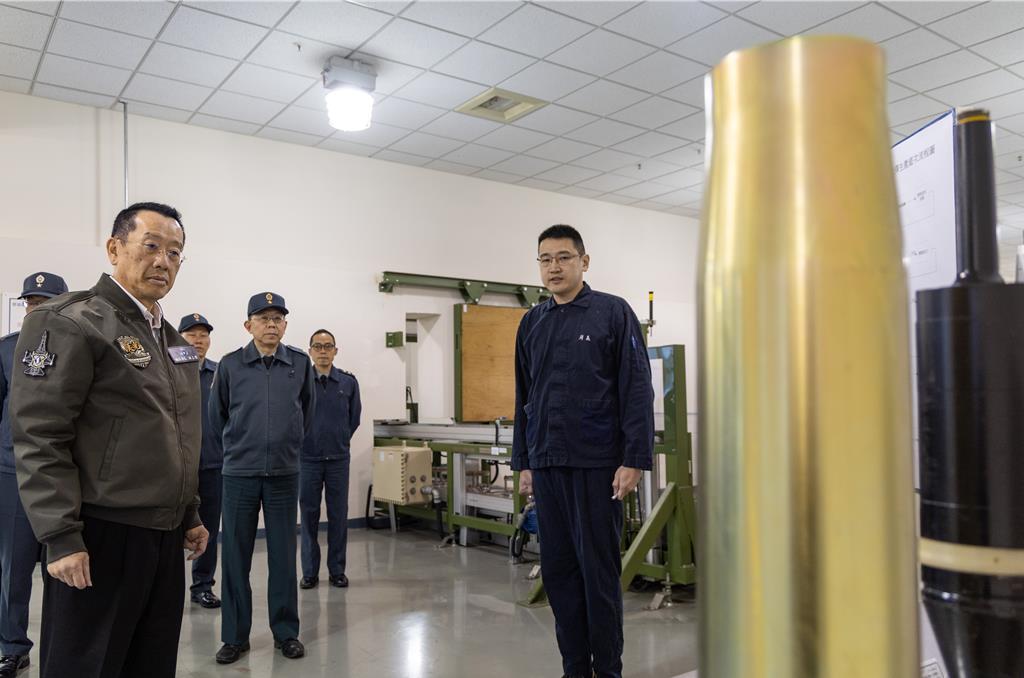 赴軍備局慰勉官兵 顧立雄：國防自主是當前重要政策方向
