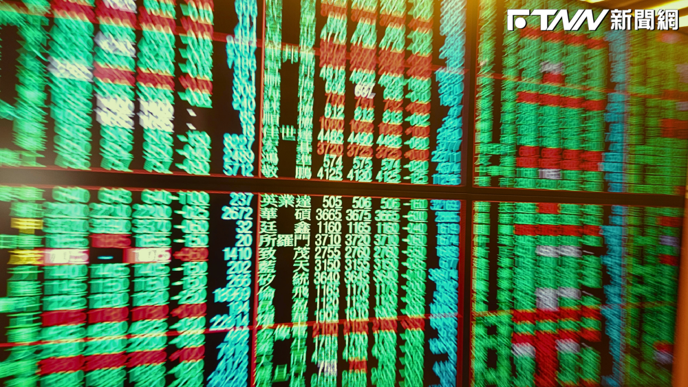台積電挫15元至1785！聯發科跌深2.7%、台達電小漲　台股挫崩230點下探31,964點