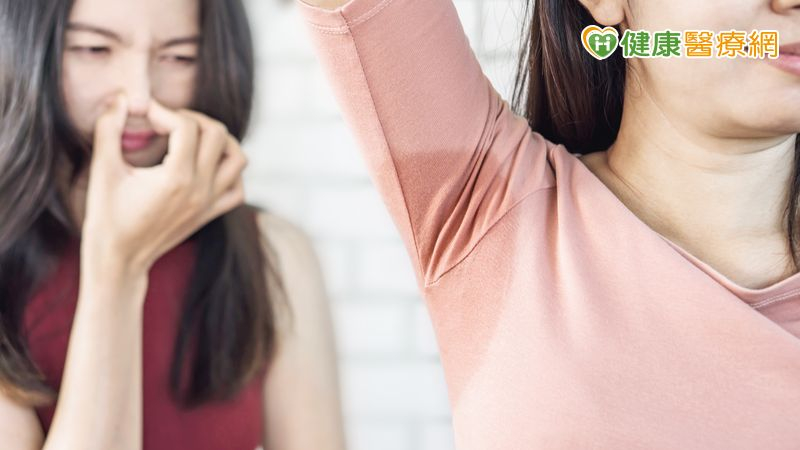 社群熱議「冬天躲不掉腋味」？醫揭：厚...