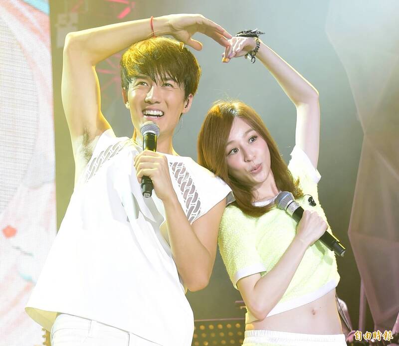 吳克群深夜直奔豪宅爆熱戀！經紀公司沒...