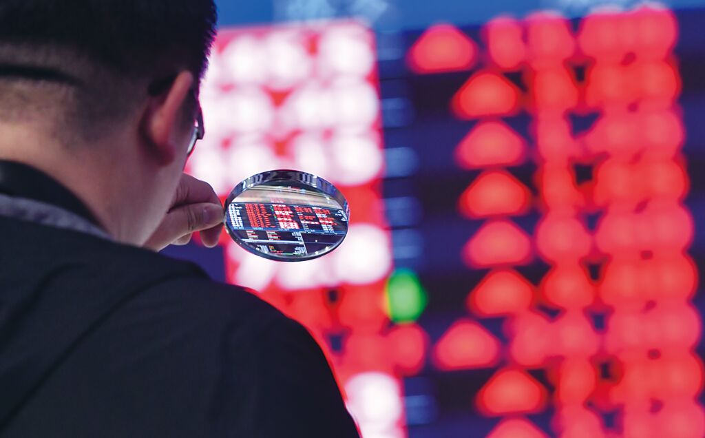 群創、友達為何一起衝？另有新題材撐腰 爆量鎖死奪交易前2大